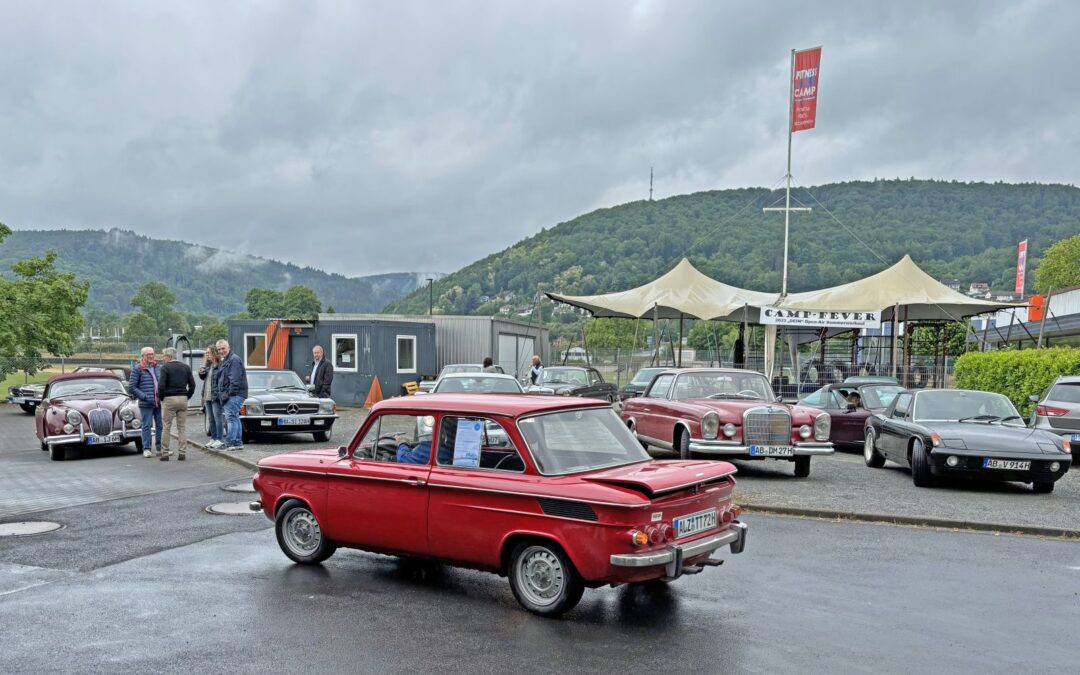 Oldtimerfreunde auf der Festung Marienberg