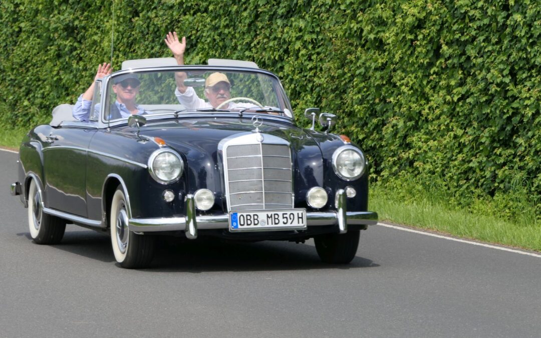 Oldtimerfreunde auf den Spuren der Spessartritter