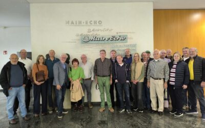 Oldtimerfreunde auf Zeitreise beim Main-Echo